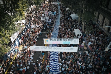 Abuelas y Madres de Plaza de Mayo reclaman una ley contra el negacionismo en Argentina