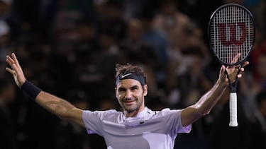 Federer gana en Shanghái y hace peligrar el liderato de Nadal en la ATP