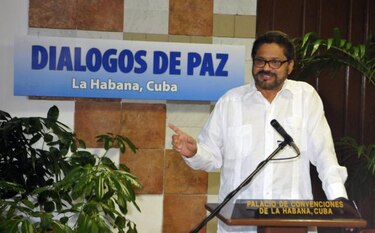 Las FARC invitan a Maradona y otros futbolistas a un partido por la paz