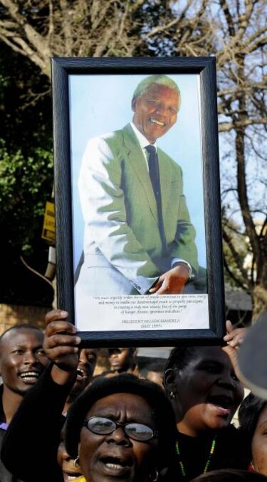 Presidencia sudafricana informa de mejoría en salud de Mandela