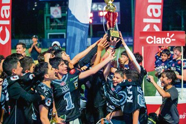 Raiders se coronan en Mini Contact KFL