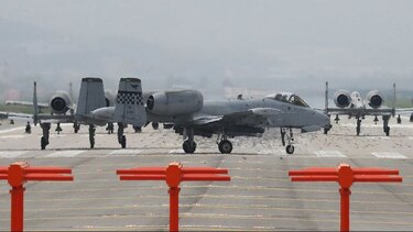 China presenta su primer portaaviones