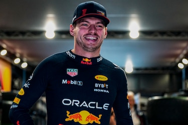Verstappen insiste en su dominio y se impone en la carrera al esprint