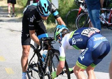 Un agradecimiento que le puede costar ganar el Giro de Italia