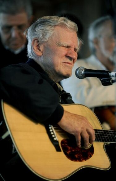 La estrella del folk Doc Watson muere a los 89 años