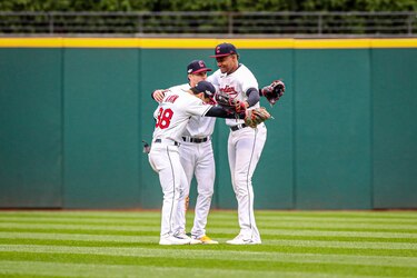 Guardianes salen a liquidar a los Rays en la serie de comodín