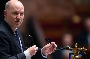 Francia asiste a nuevos escándalos sexistas en política