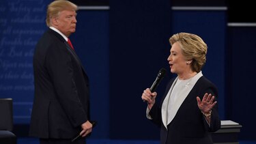 Acorralado, Donald Trump ataca en un duro debate
