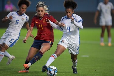 La selección femenina no pudo con el poderío español en el Román Suárez