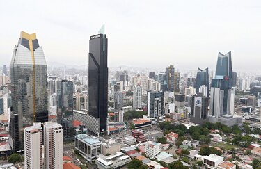 Fitch también revisa deuda de bancos y bonos de línea 2