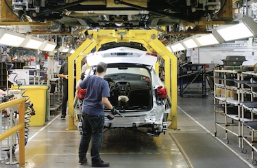 Caen ventas de autos en Europa ante nueva ola de coronavirus