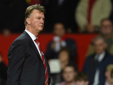 Van Gaal responde tres preguntas, critica a medios y abandona sala de prensa