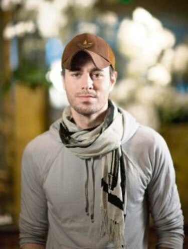 Enrique Iglesias canta con Marco Antonio Solís