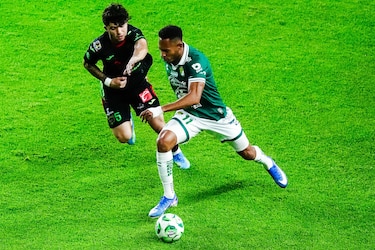 Ismael Díaz lidera la victoria del Club León con doblete y asistencia