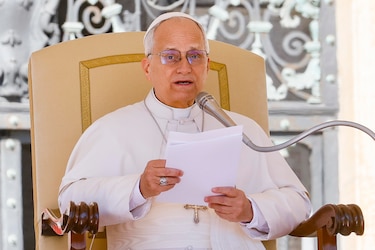 El papa advierte en su encíclica que la IA no es neutral y se concentra en pocas manos