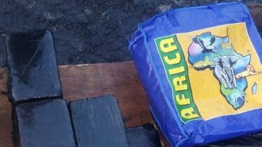 Juan Hombrón: decomisan 121 paquetes de presunta droga en una embarcación abandonada