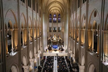 Macron en Notre Dame: hemos descubierto lo que una gran nación puede hacer, lo imposible