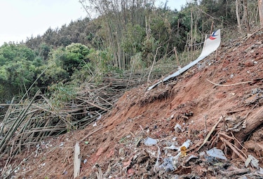 Autoridades chinas dicen que no hallaron supervivientes de accidente de avión