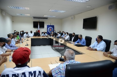 Transportistas suspenden el paro del lunes; se mantiene el precio del pasaje