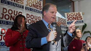 Declaran a Doug Jones ganador de una banca en el Senado estadounidense