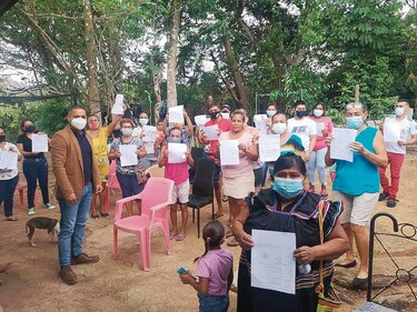 Yanibel Ábrego, funcionarios a su servicio y de su familia