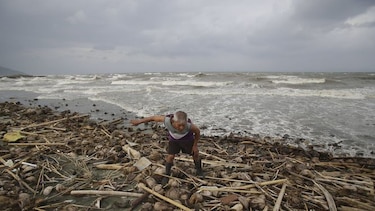 Poderoso tifón 'Hagupit' toca tierra al este de Filipinas