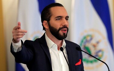 Nayib Bukele recibe advertencia de gobierno y de congresista de Estados Unidos por trato a la prensa