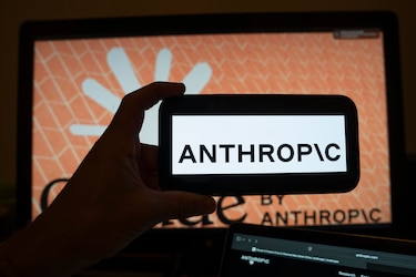 La cruda advertencia de un ingeniero de Anthropic que renunció porque su compañía y OpenAI juegan ‘con nuestras vidas’