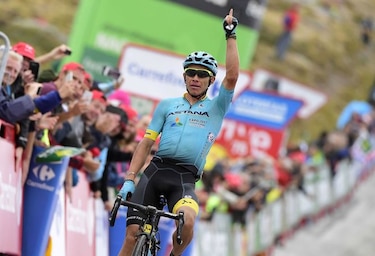 El colombiano Miguel Ángel López domina en la etapa 11