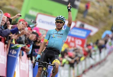 El colombiano Miguel Ángel López domina en la etapa 11