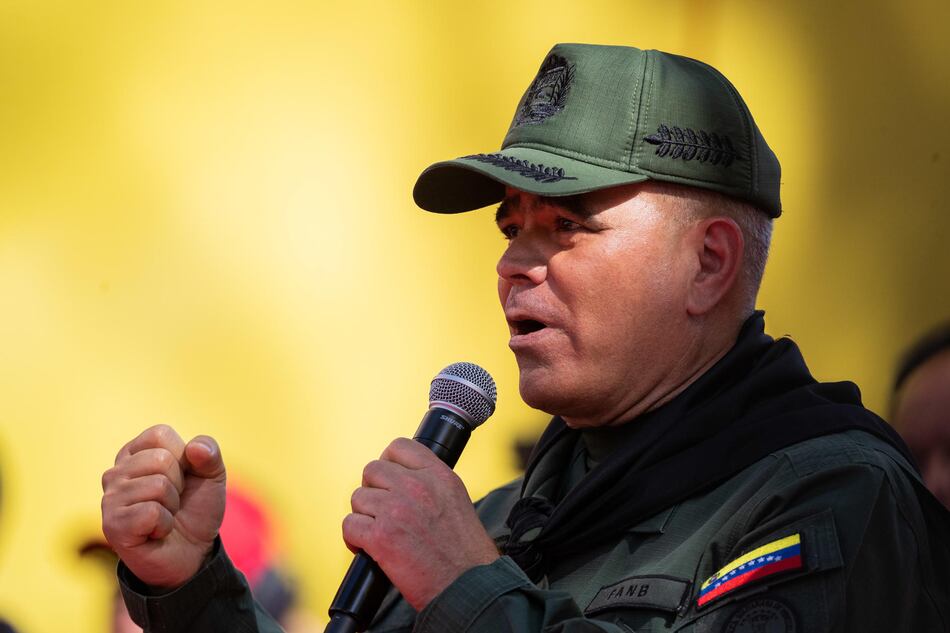 Ministro de Defensa dice que ‘ningún despliegue aeronaval’ quitará la independencia de Venezuela