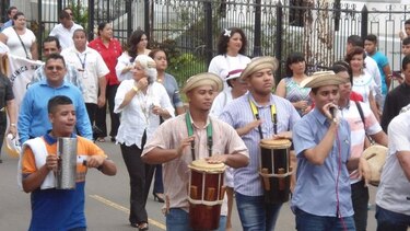 Desfile cívico conmemora los 447 años de fundación de La Villa
