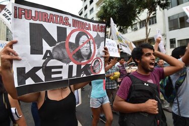 Masiva protesta en Lima contra candidata Keiko Fujimori