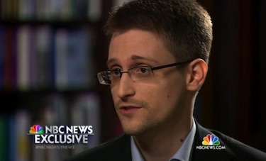 Snowden insiste en que pidió asilo en Brasil y causa revuelo