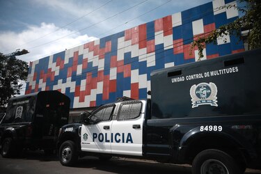 Protestan frente a la residencia de Nito Cortizo y en la sede del PRD
