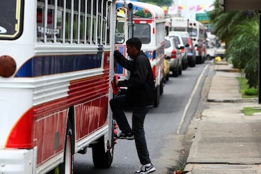 Juicio a 196 personas por compensación de  buses ‘diablos rojos’ será en 2024
