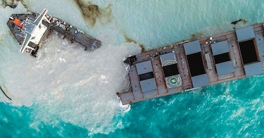 Veinte meses de prisión a capitán de barco responsable de derrame petrolero en Mauricio
