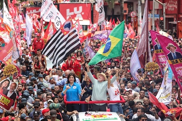 ‘El último baile’: Lula cierra su campaña en São Paulo ante una multitud vestida de rojo