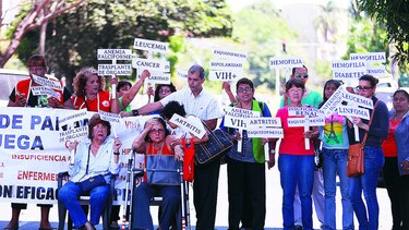 Víctimas del jarabe claman por justicia 10 años después