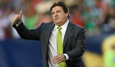 Destituyen al técnico mexicano Miguel Herrera tras agresión