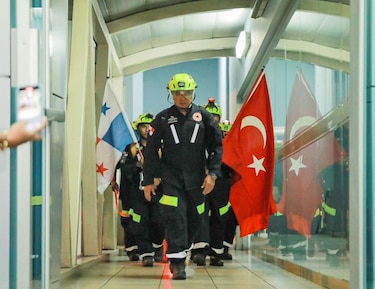 Rescatistas panameños retornan al país luego de apoyar en la búsqueda de sobrevivientes en Turquía