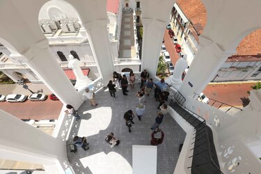 Turismo virtual: explora el  Casco Antiguo con un monje guía