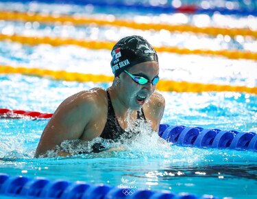 La nadadora panameña Emily Santos logra medalla de oro y récord nacional en competencia internacional
