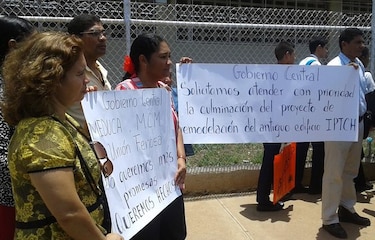 Protesta de docentes por atrasos en mejoras al  Instituto Profesional y Técnico de La Chorrera