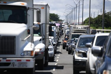 Impulsan proyecto de ley para que vehículos particulares circulen conforme al número de placa en Panamá