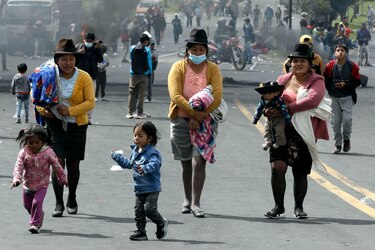 Indígenas de Ecuador piden liberación de líder arrestado por vandalismo en protestas
