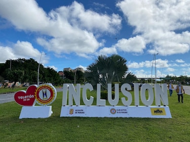 Club Activo 20-30 inaugura parador fotográfico sobre campaña cívica para la inclusión