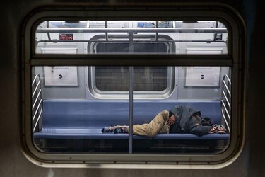Por qué en Estados Unidos, el país más rico del mundo, no para de aumentar el número de personas sin hogar