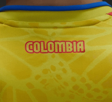 La camiseta de Colombia rinde homenaje al realismo mágico y a su biodiversidad