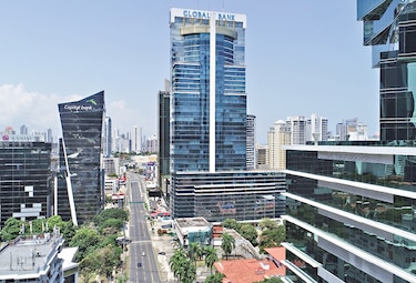 Débil desempeño de la economía limita perspectivas  para aseguradoras:  Fitch Ratings